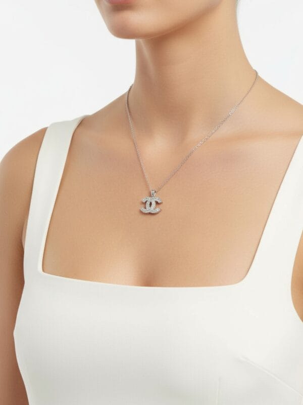 Channel kadın kolye