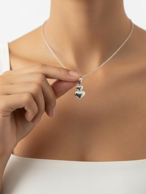 Alternative view of Kadın gümüş minimal kalp kolye