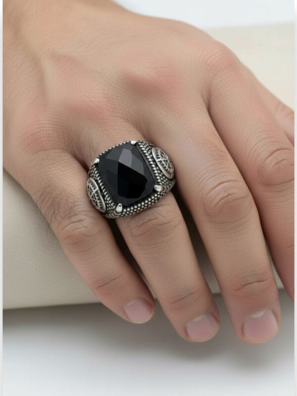 Alternative view of Siyah Taşlı Dümen Motifli Erkek Gümüş Yüzük