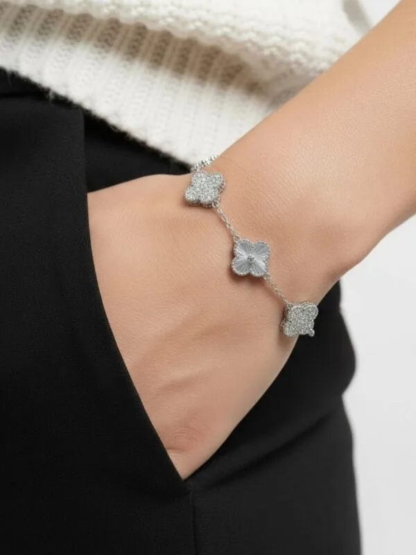 lazer yoncalı 5 motifli gümüş bileklik