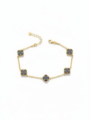 Beş yoncalı küçük siyah taşlı 925 ayar gümüş yonca kadın bileklik