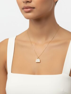 altın renkli kilit desenli kadın gümüş kolye