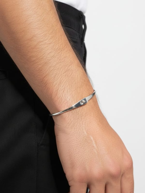 925 ayar gümüş lades bileklik modelimizin bilekte duruşu