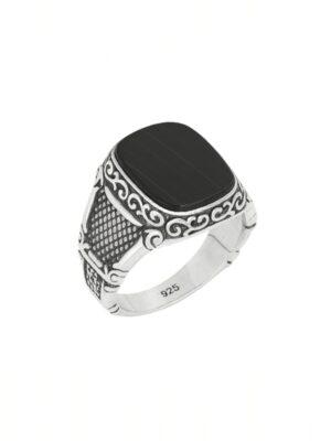 Sade çizgileri olan siyah taşlı erkek yüzük modelimiz