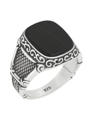 925 ayar gümüşten üretilen sade çizgili siyah taşlı erkek yüzük modelimiz