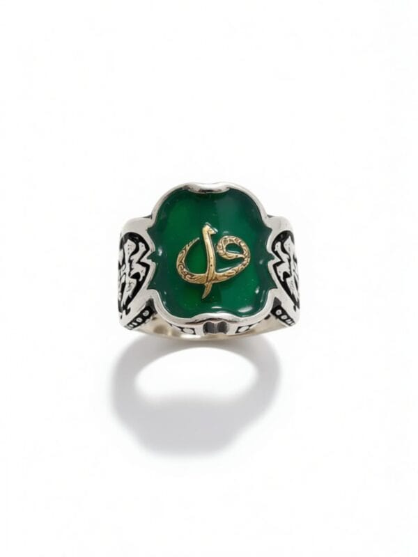 Yeşil zeminli elif-vav harfleri işlemeli 925 ayar gümüş erkek yüzük modelimiz