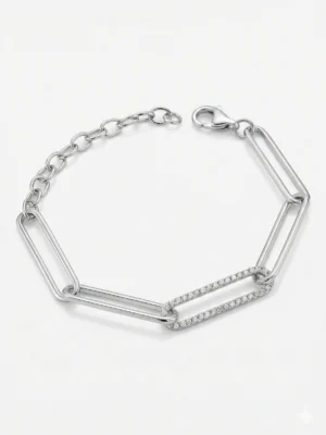 925 ayar gümüş üzeri rodyum kaplamalı ve zirkon taşlarla süslenmiş ataç zincir bileklik modelimiz