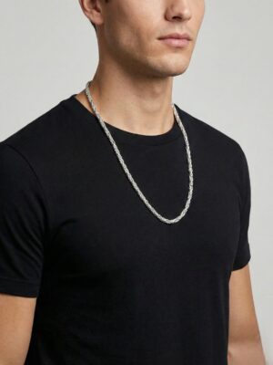 Parlak model 3mm kalınlığında gümüş kral zincir modelimiz, bu modelde siyah oksitler kullanılmamıştır ve ürünün tamamen parlak olması tercih edilmiştir