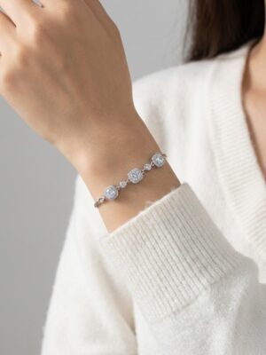 Üçlü kare baget taşlı bileklik detay