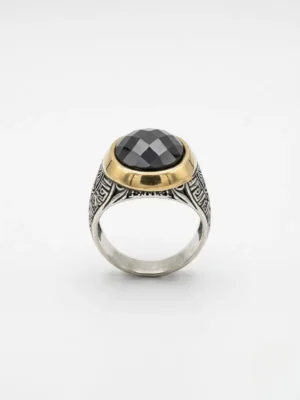 Sarı montür üzerinde faset kesim siyah zirkon taşlı gümüş erkek yüzük