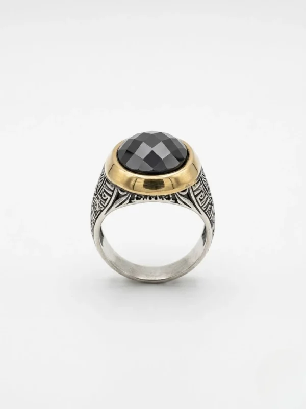 Sarı montür üzerinde faset kesim siyah zirkon taşlı gümüş erkek yüzük
