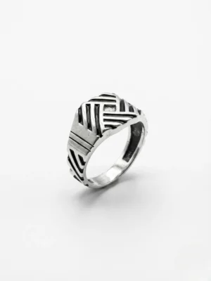 siyah çizgili geometrik desenli gümüş yüzük