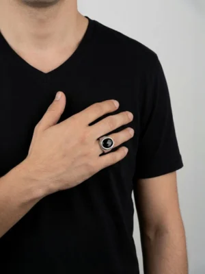 klasik siyah taşlı kolları motifsiz erkek yüzük