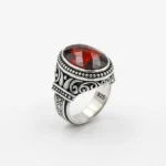Kırmızı Zirkon Taşlı ve Geometrik Desenli Gümüş Yüzük
