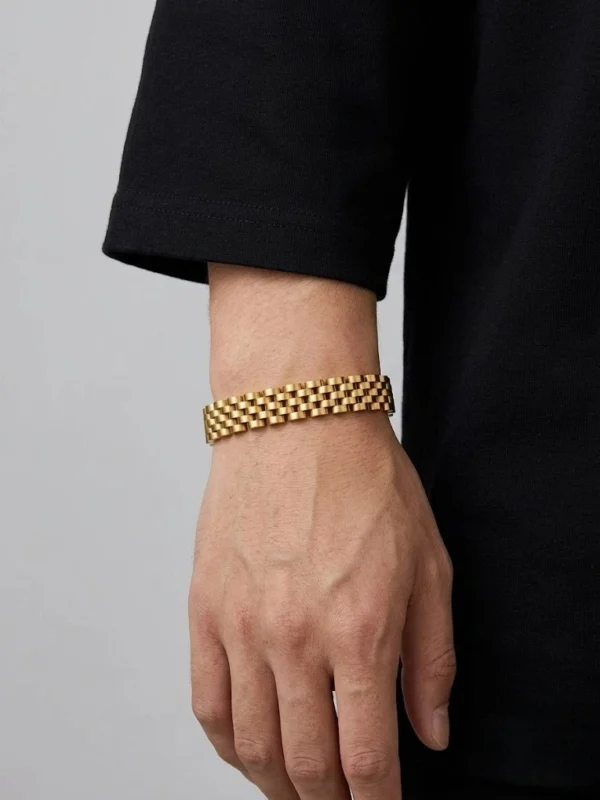 kalın jubile kordonlu 316L gold renk çelik bileklik erkek bileğinde duruşu