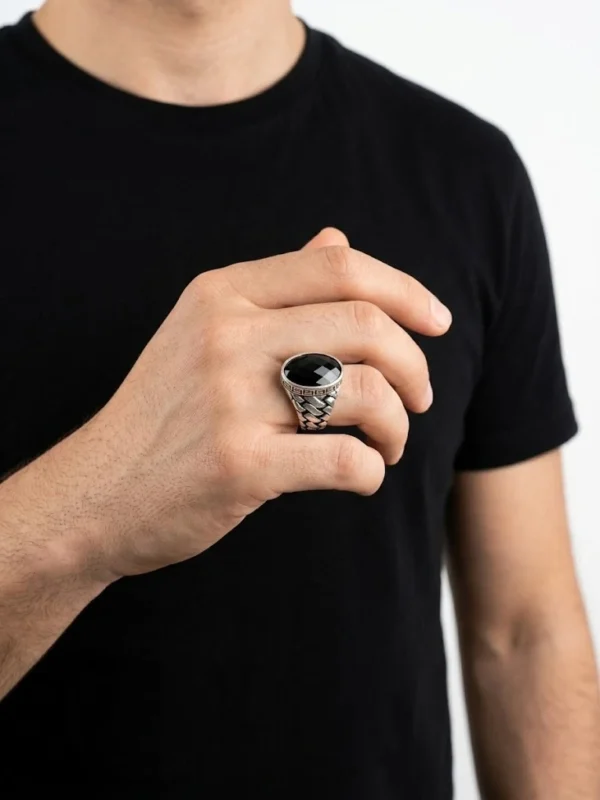 Alternative view of Oval Siyah Zirkon Taşlı Zincir Kol Detaylı Gümüş Yüzük